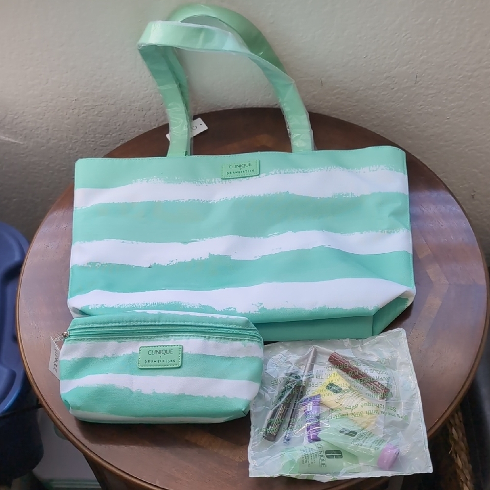 NWT Clinique x Drawbertson Mint Green and White Tote Bag Set